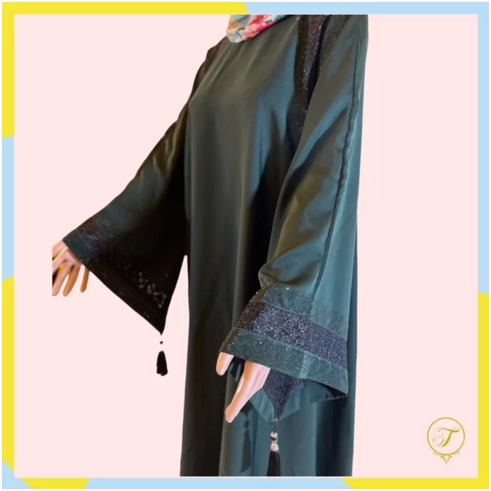Abaya adorned with exquisite embroidery and delicate